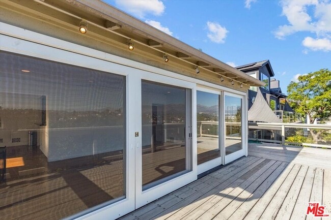 Building Photo - 2258 Moreno Dr