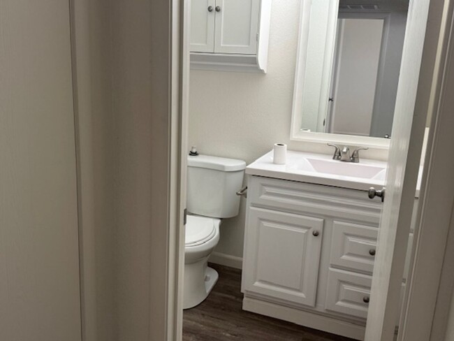 Building Photo - Updated 2 Bed / 1 Bath Duplex in Orangeval...