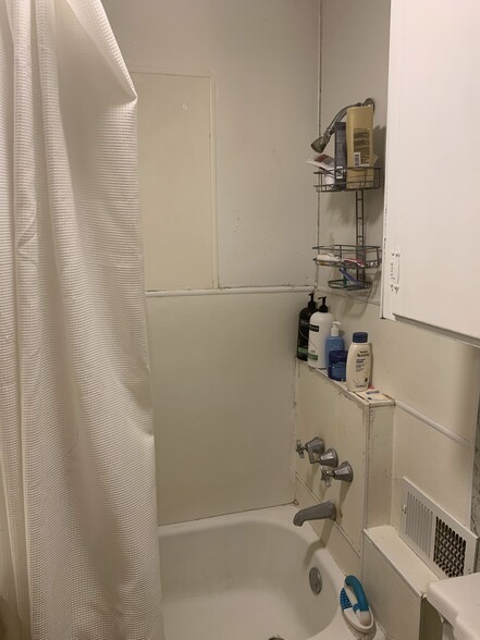 Building Photo - 446 Summit Ave