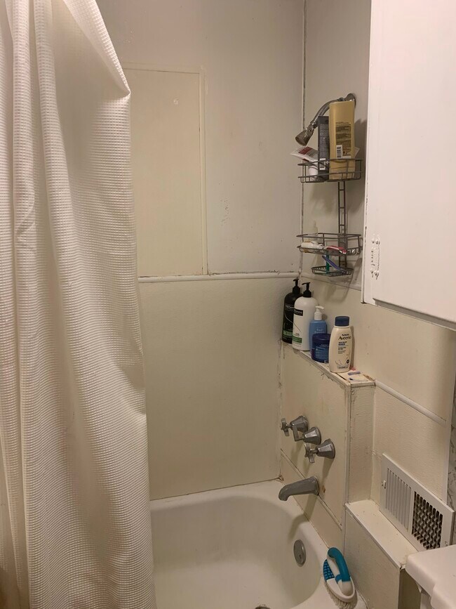 Building Photo - 446 Summit Ave