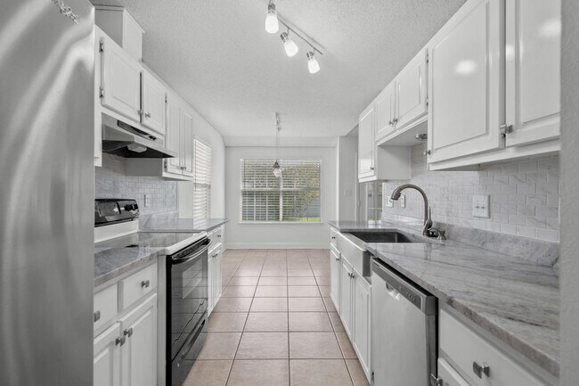 Building Photo - 383 Mirabelle Dr