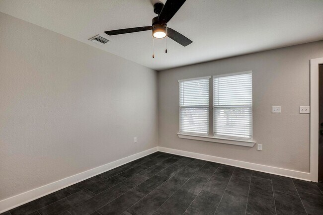 Building Photo - 349-wr