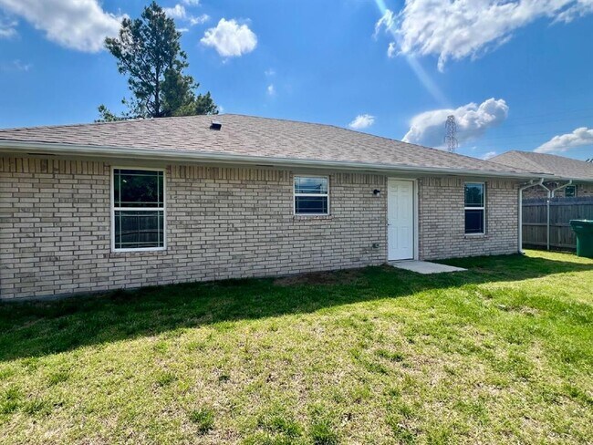 Building Photo - 2823 Juvene Cir