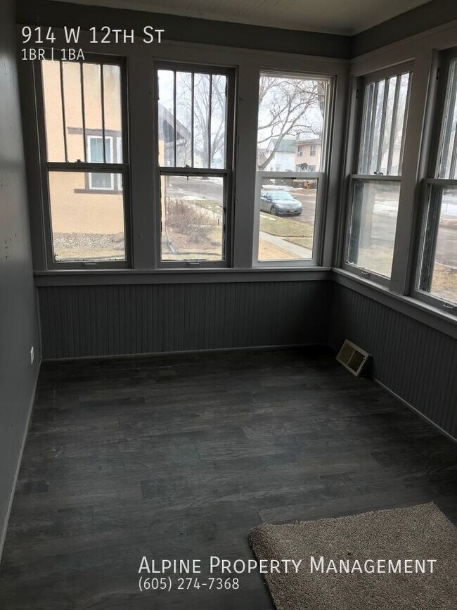 Building Photo - 1 Bed/1 Bath Twinhome For Rent!