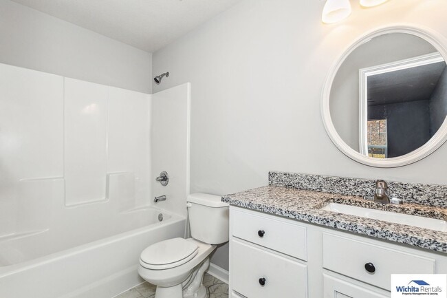 Building Photo - Newer construction 3 bedroom 2 bath