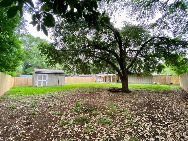 Building Photo - 260 Bradford Dr