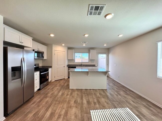 Building Photo - Brand New 3 Bedroom Single Story Home For ...