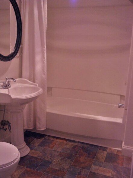 Each bedroom has private bath - 657 South Sumneytown Pike