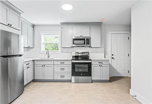 Building Photo - 425 Holderness St SW