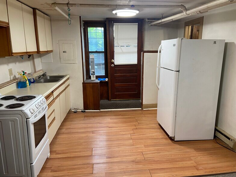 Building Photo - 242 Hudson Ave