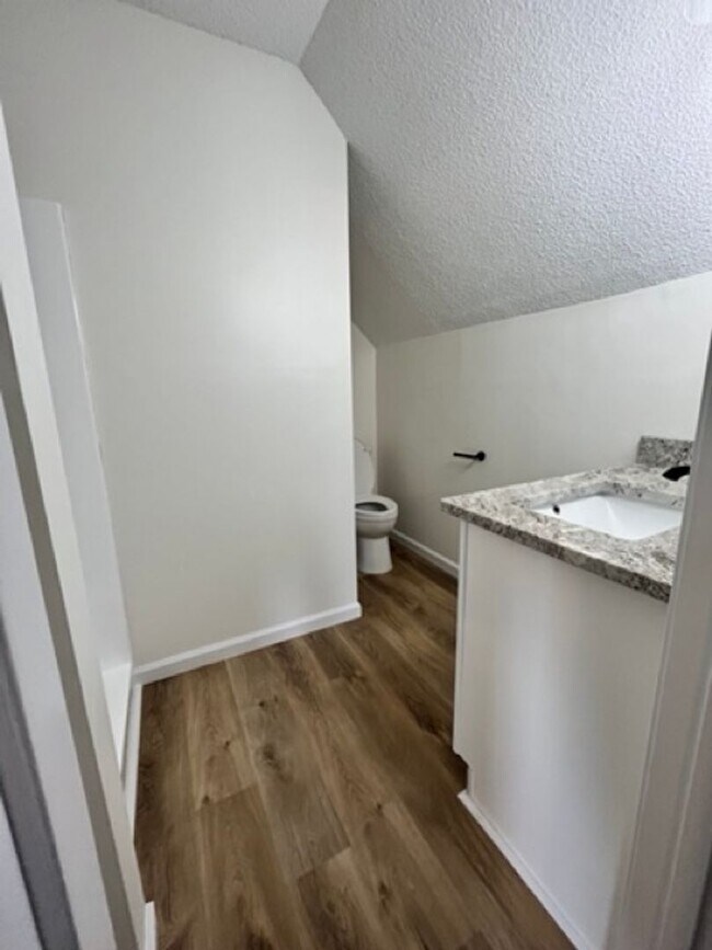 Building Photo - 204 Franklin Sq - Beautifully Updated Home in Bonaire