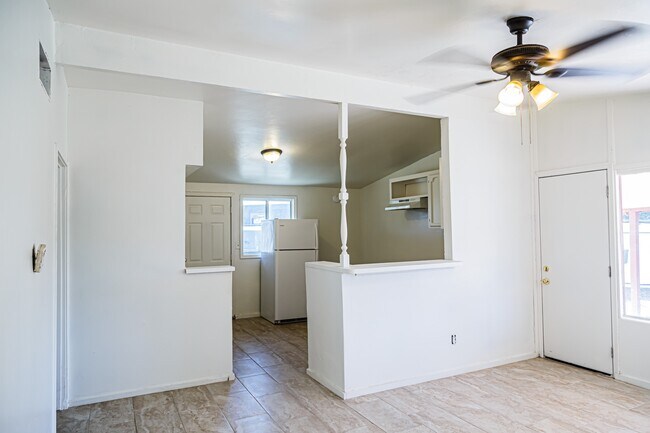 Building Photo - 2317 S Forgeus Ave