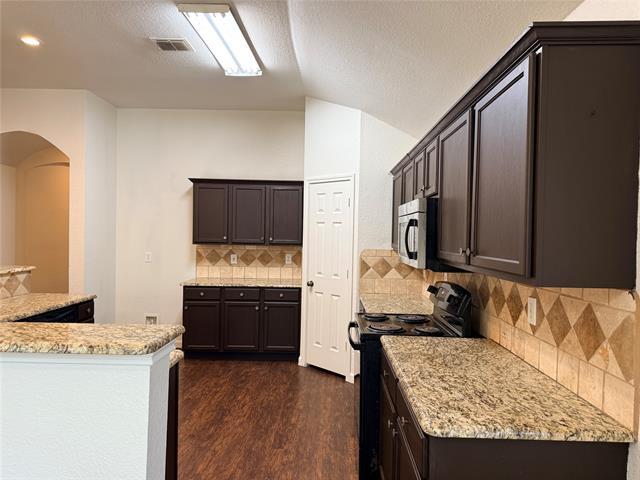 Building Photo - 8201 Charter Bend