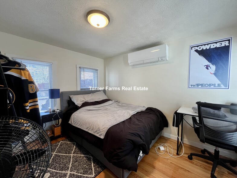 Building Photo - 525 E 3rd St