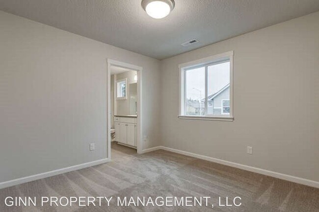 Building Photo - 3 br, 2.5 bath House - 11029 NE 23rd Circle