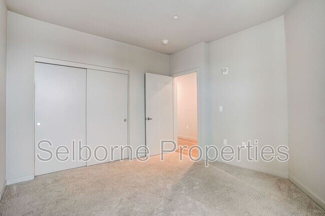 Building Photo - 5239 Claremont Ave
