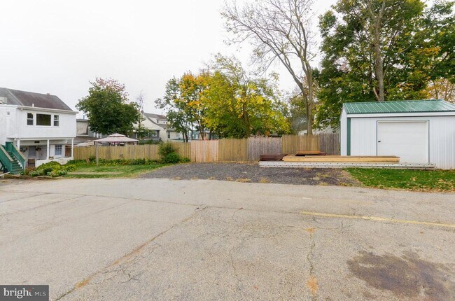 Building Photo - 431 Main St