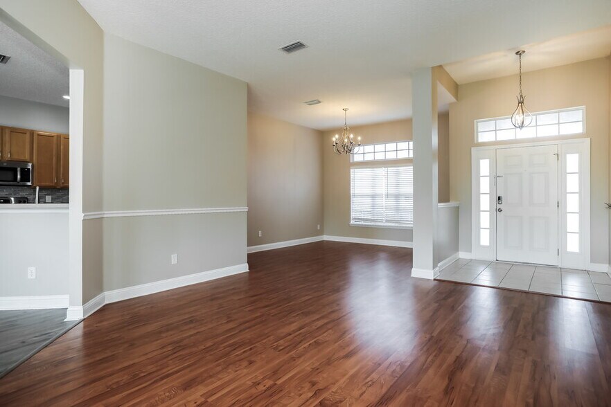 Building Photo - 2620 S Waterleaf Dr