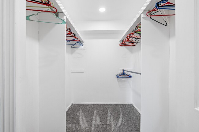 Building Photo - 355 Elm St N