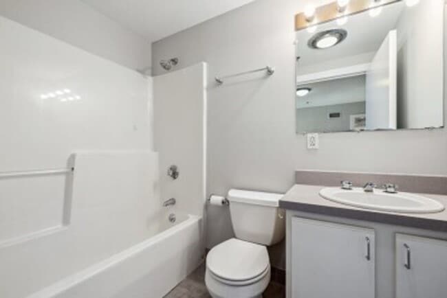 Building Photo - Kenmore Sq - 2 Bed 2 Bath  9/1