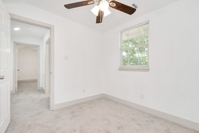 Building Photo - 1501 Maiden Ln