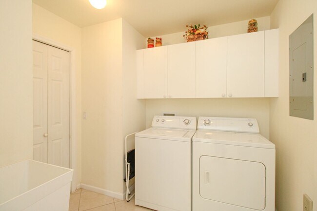 Building Photo - ***FALLING WATERS***ANNUAL UNFURNISHED REN...