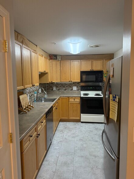 Building Photo - 6 Crestview Cir