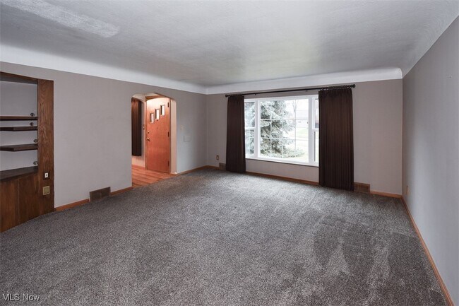 Building Photo - 21775 Hillsdale Ave