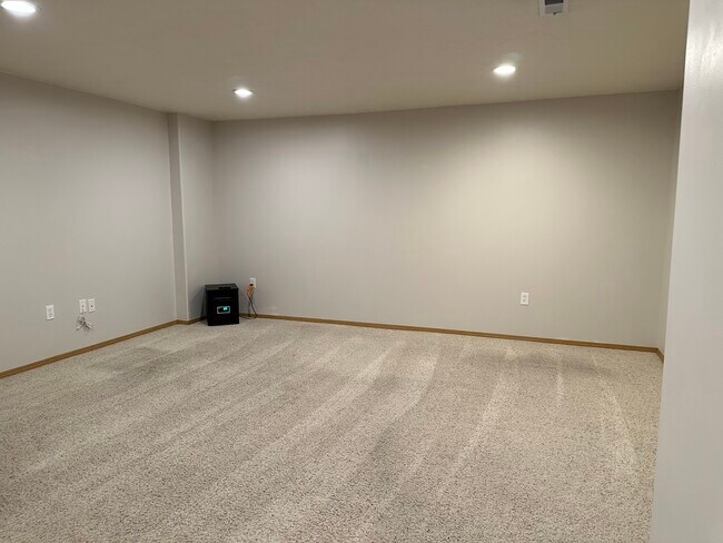 Building Photo - 23812 E Maxwell Ave