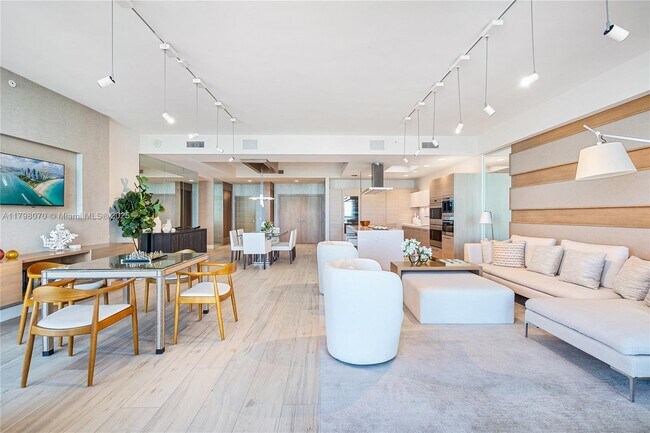 Building Photo - 17301 Biscayne Blvd