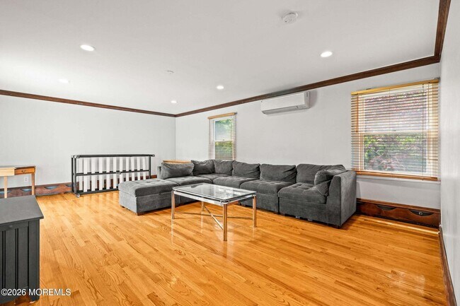 Building Photo - 334 Norgrove Pl