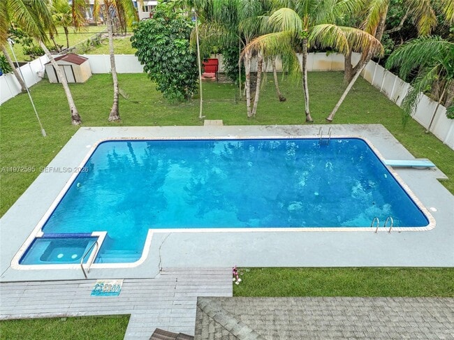 Building Photo - 2534 Monroe St