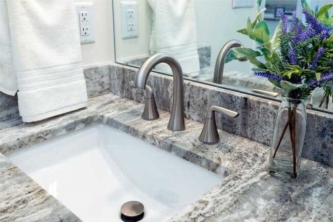 Building Photo - 1025 Frye St