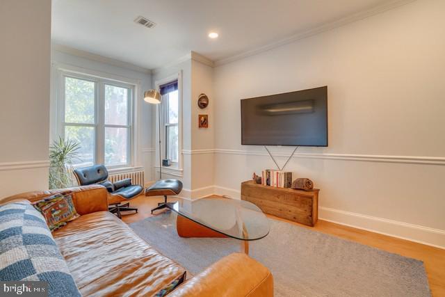 Building Photo - 726 3rd St NE