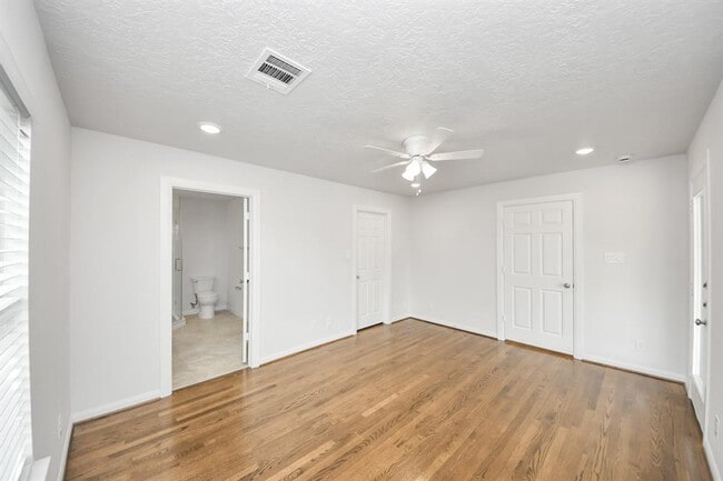 Building Photo - 8705 Dunlap St