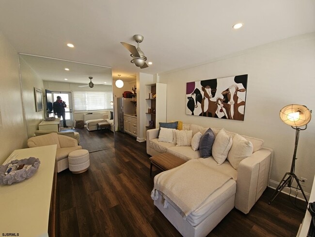 Building Photo - 6100 Boardwalk