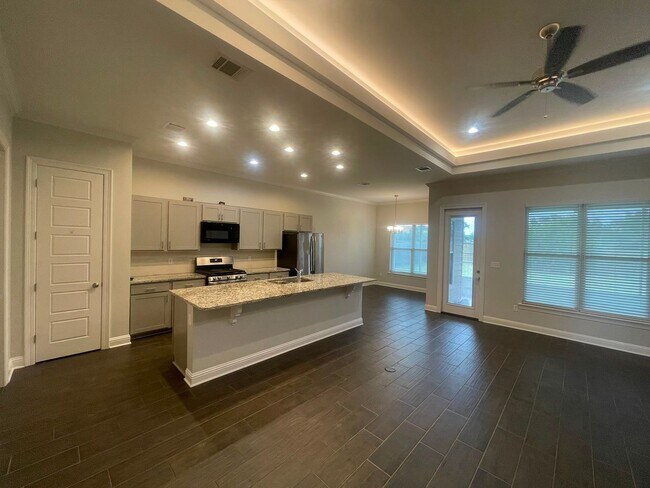Building Photo - 814 Abita Chase