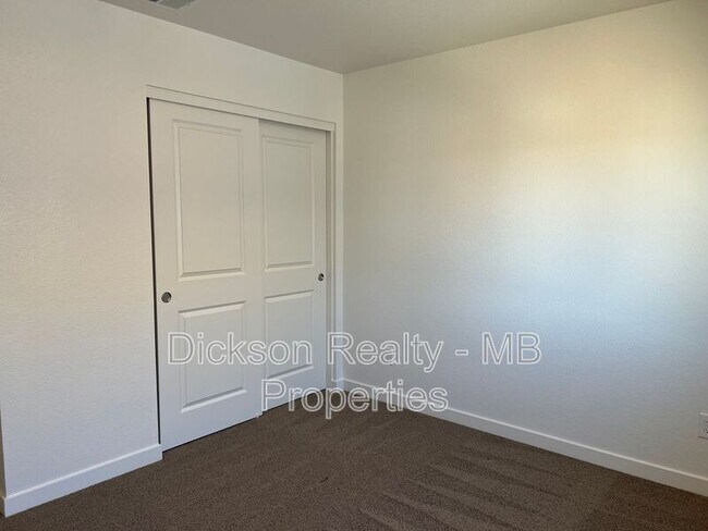 Building Photo - 8923 Wolf Moon Dr