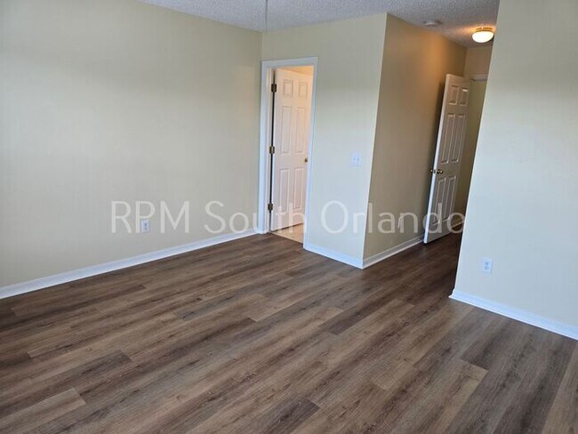 Building Photo - Stone Creek