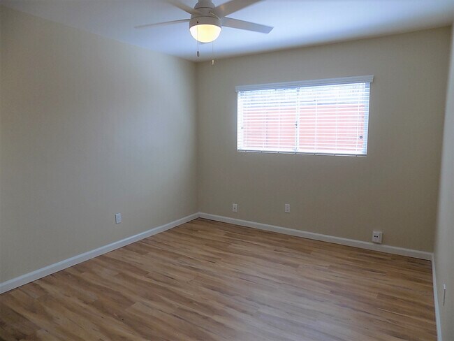 Building Photo - m497 - Mateer