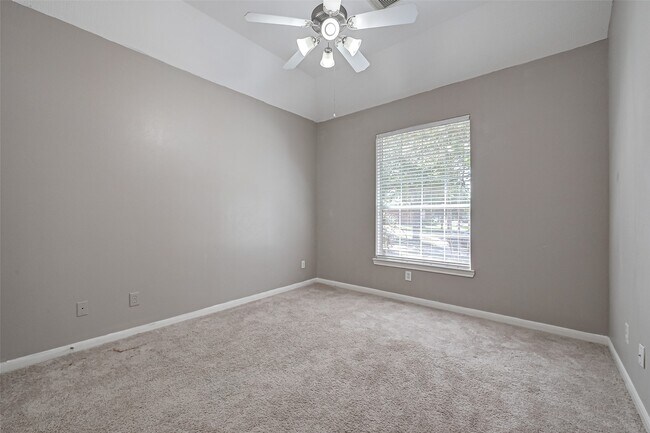 Building Photo - 13922 Normandy Ct