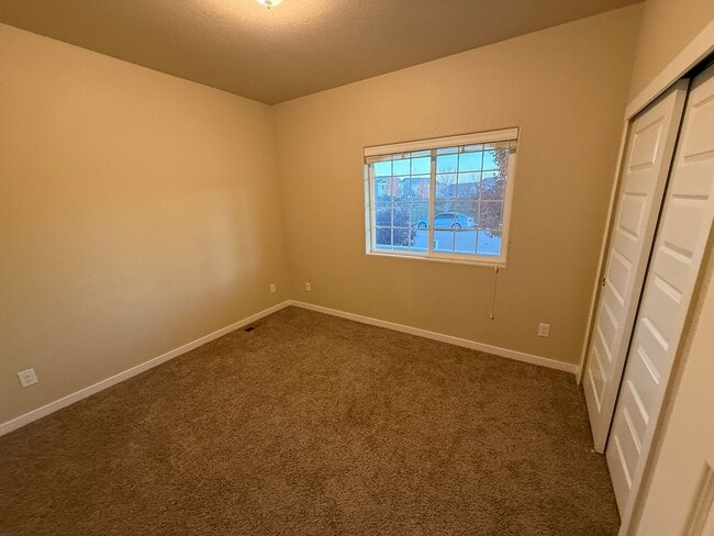 Building Photo - Spacious Modern 5-Bedroom Ranch Home in Hidden Valley Farm