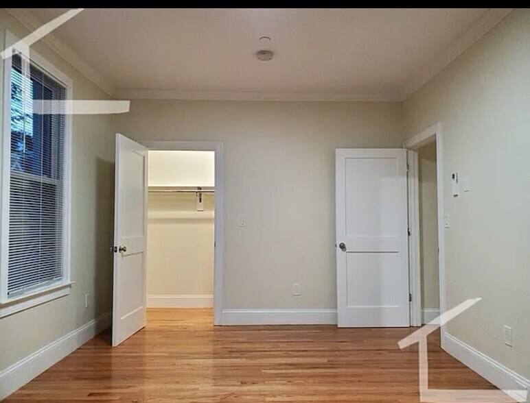 Building Photo - 31 Harris St