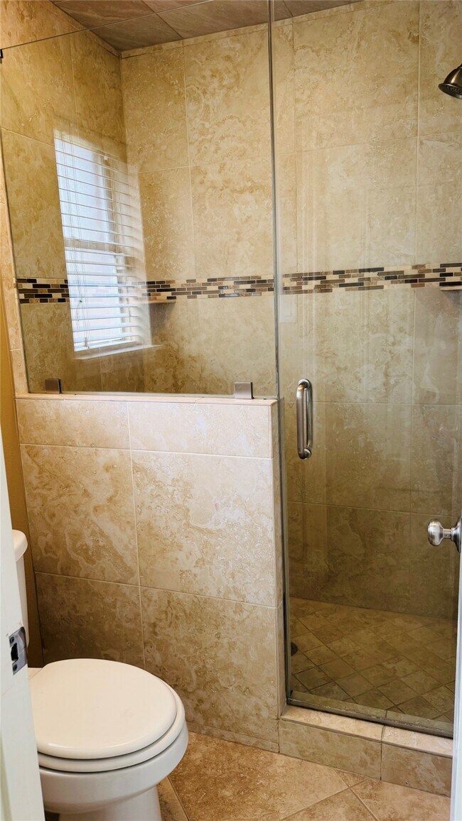 Building Photo - 3310 Glen Spring Dr