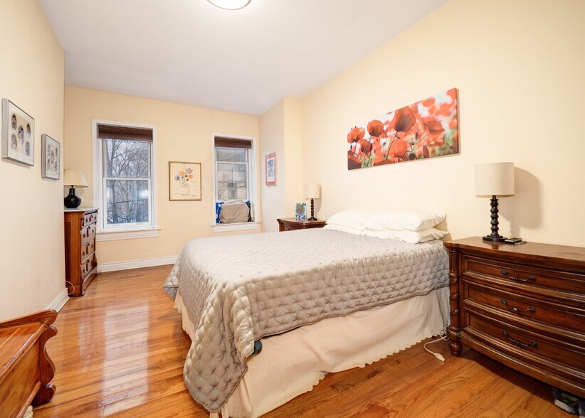 Building Photo - 264 9th St