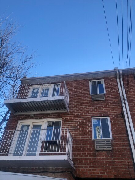 Building Photo - 14146 Pershing Cres