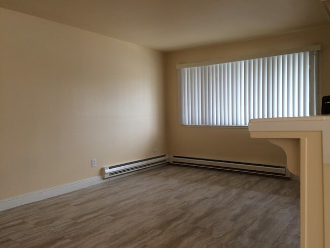 Building Photo - Charming 2-Bed, 1-Bath Townhome with Covered Garage – Great Location!
