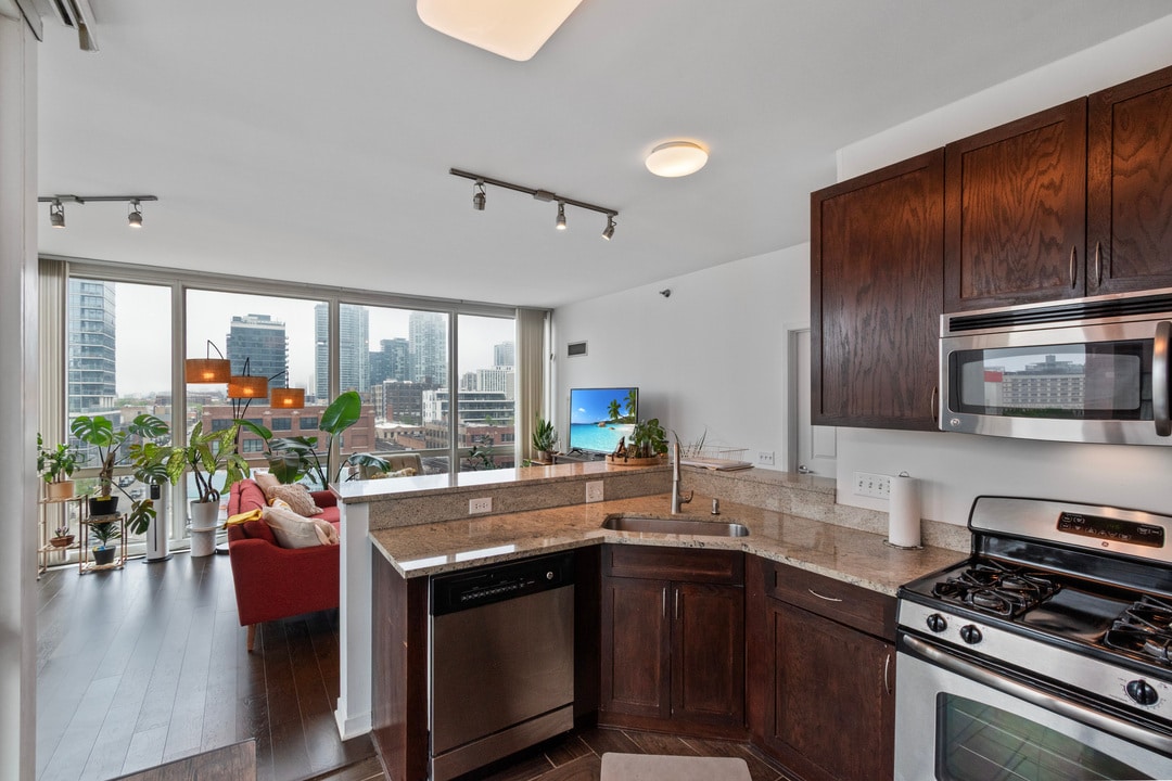 Building Photo - 757 N Orleans St