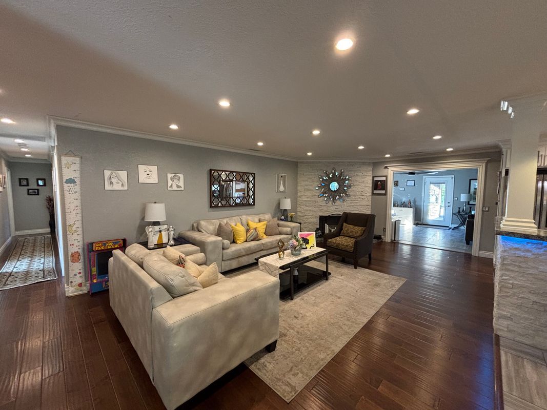 Building Photo - 17010 Via Los Caballeros