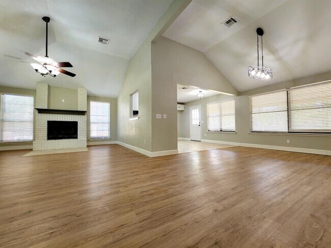 Building Photo - 11703 Lorene Ave